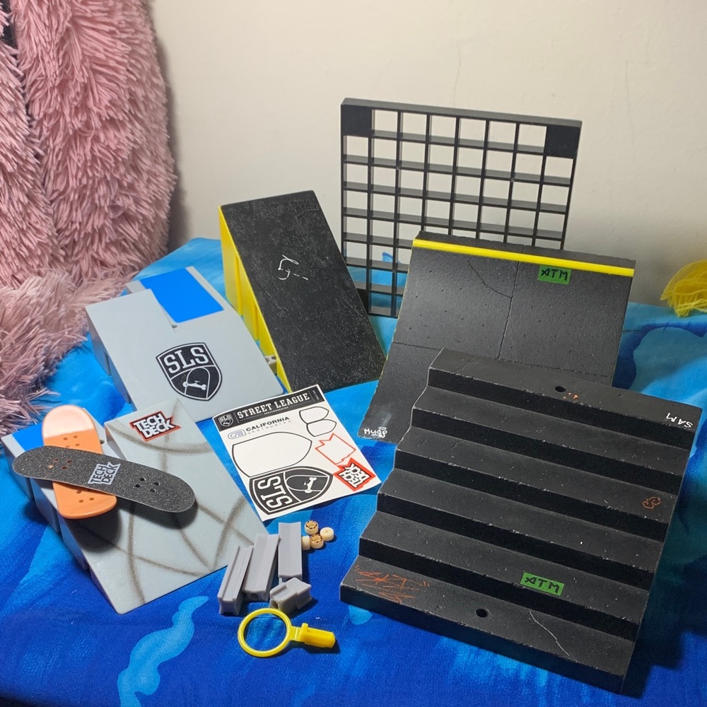 Tech Deck Fingerboard Skate Park Set with Accessories